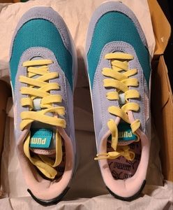 Women's Puma sneaker size 7